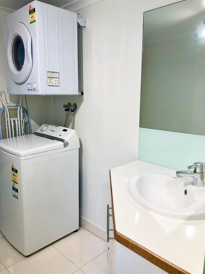 Coastal Living Near Shops And Botanical Gardens Apartment Edge Hill Australia